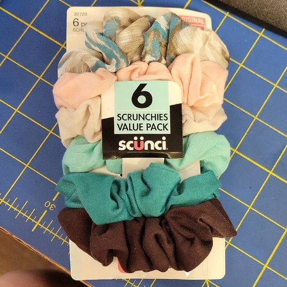 Scunci Assorted Scrunchies Pack of 6 New - Picture 1 of 1